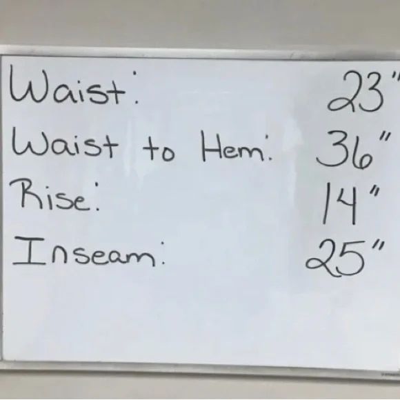 Torrid Premium Women Blue Denim Flat Front Distressed Raw Hem Capri Pants 26 NEW - Picture 12 of 12